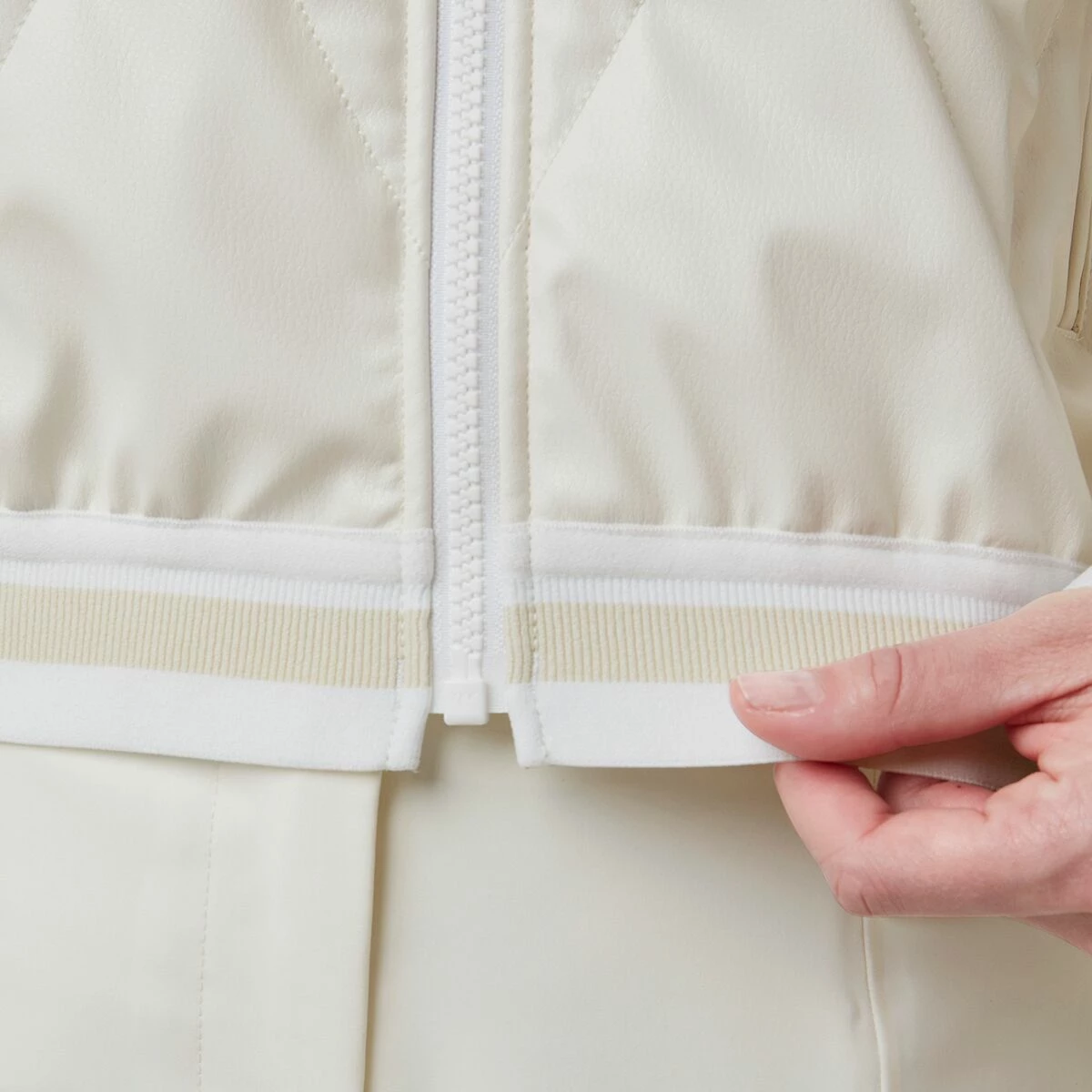 Helly Hansen Tricolore Quilted Insulator Jacket Women's 11 Helly Hansen Tricolore Quilted Insulator Jacket Women's - Image 9